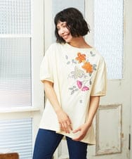 GJKGE45170 Jocomomola(ホコモモラ) 【接触冷感】Fresco 天竺フラワーアップリケTシャツ アイボリー