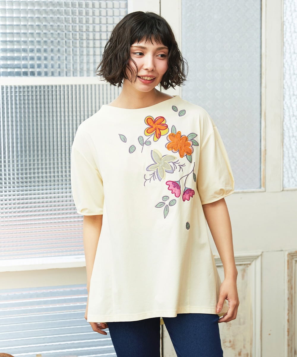 GJKGE45170 Jocomomola(ホコモモラ) 【接触冷感】Fresco 天竺フラワーアップリケTシャツ アイボリー