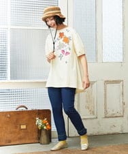 GJKGE45170 Jocomomola(ホコモモラ) 【接触冷感】Fresco 天竺フラワーアップリケTシャツ アイボリー