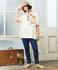 GJKGE45170 Jocomomola(ホコモモラ) 【接触冷感】Fresco 天竺フラワーアップリケTシャツ アイボリー