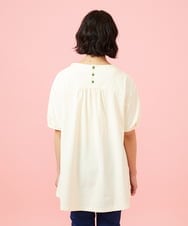 GJKGE45170 Jocomomola(ホコモモラ) 【接触冷感】Fresco 天竺フラワーアップリケTシャツ アイボリー
