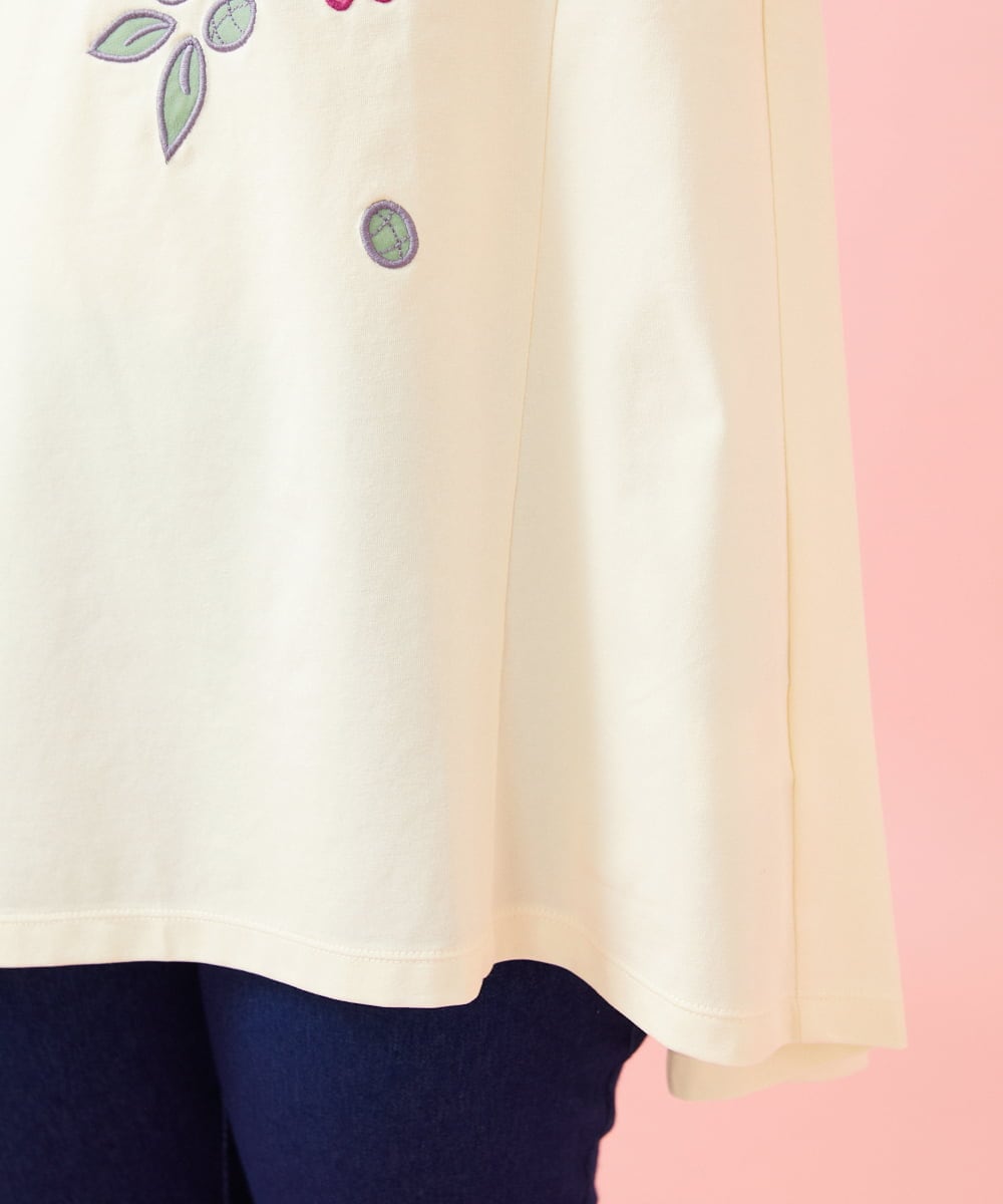 GJKGE45170 Jocomomola(ホコモモラ) 【接触冷感】Fresco 天竺フラワーアップリケTシャツ アイボリー
