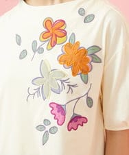 GJKGE45170 Jocomomola(ホコモモラ) 【接触冷感】Fresco 天竺フラワーアップリケTシャツ アイボリー