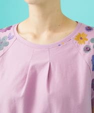 GJKHA31180 Jocomomola(ホコモモラ) 【早割10％OFF】フラワー刺繍パフスリーブTシャツ ラベンダー