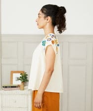 GJKHA31180 Jocomomola(ホコモモラ) Escala floral フラワー刺繍パフスリーブTシャツ アイボリー