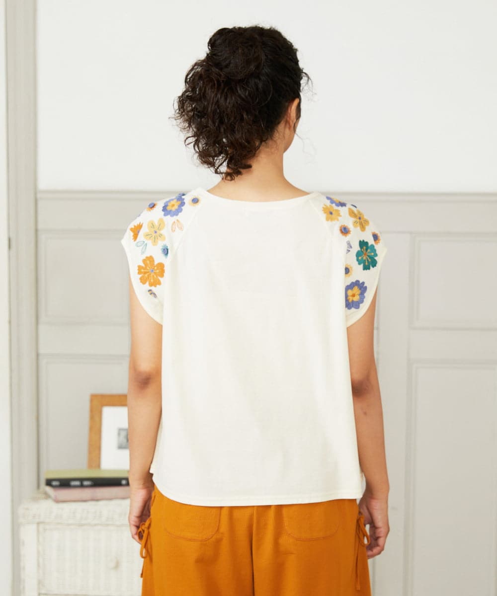 GJKHA31180 Jocomomola(ホコモモラ) Escala floral フラワー刺繍パフスリーブTシャツ アイボリー