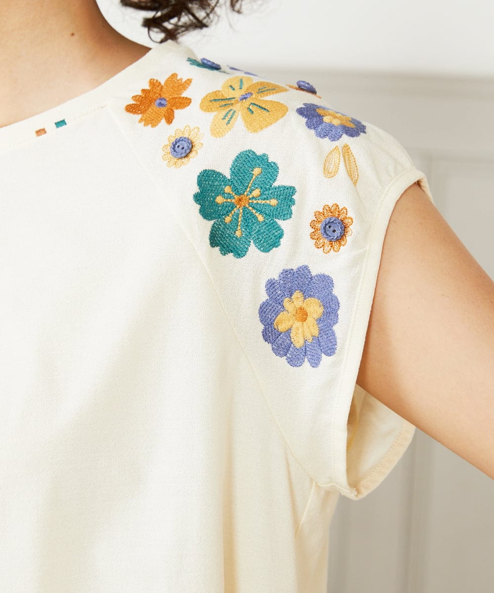 GJKHA31180 Jocomomola(ホコモモラ) Escala floral フラワー刺繍パフスリーブTシャツ アイボリー