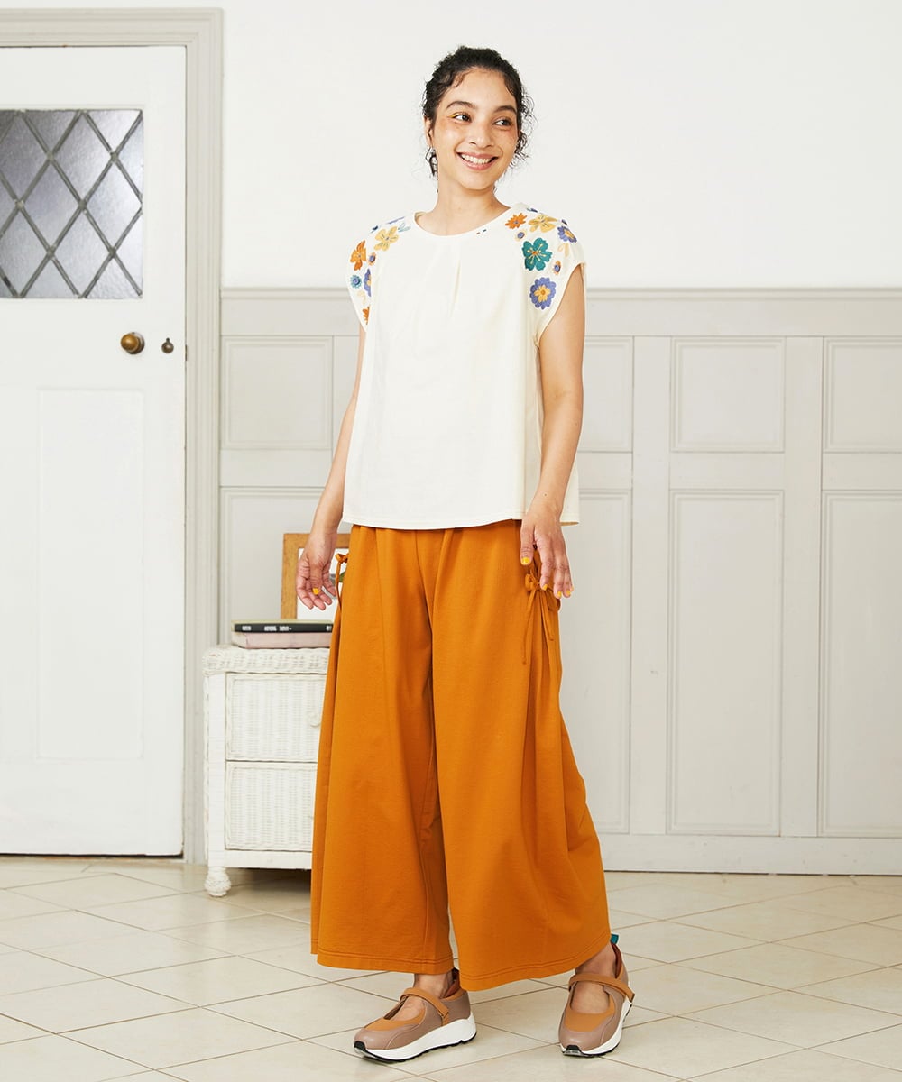 GJKHA31180 Jocomomola(ホコモモラ) Escala floral フラワー刺繍パフスリーブTシャツ アイボリー