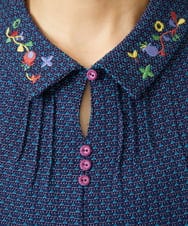 GJKHD32160 Jocomomola(ホコモモラ) Salpicar 襟付きドットジャカードフラワー刺繍カットソー ネイビー