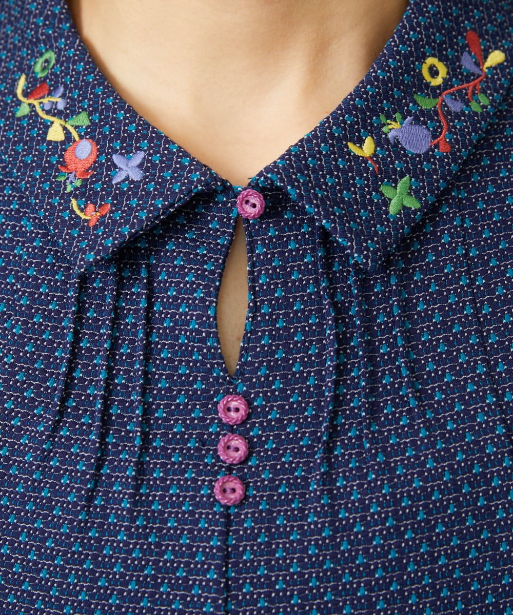 GJKHD32160 Jocomomola(ホコモモラ) Salpicar 襟付きドットジャカードフラワー刺繍カットソー ネイビー
