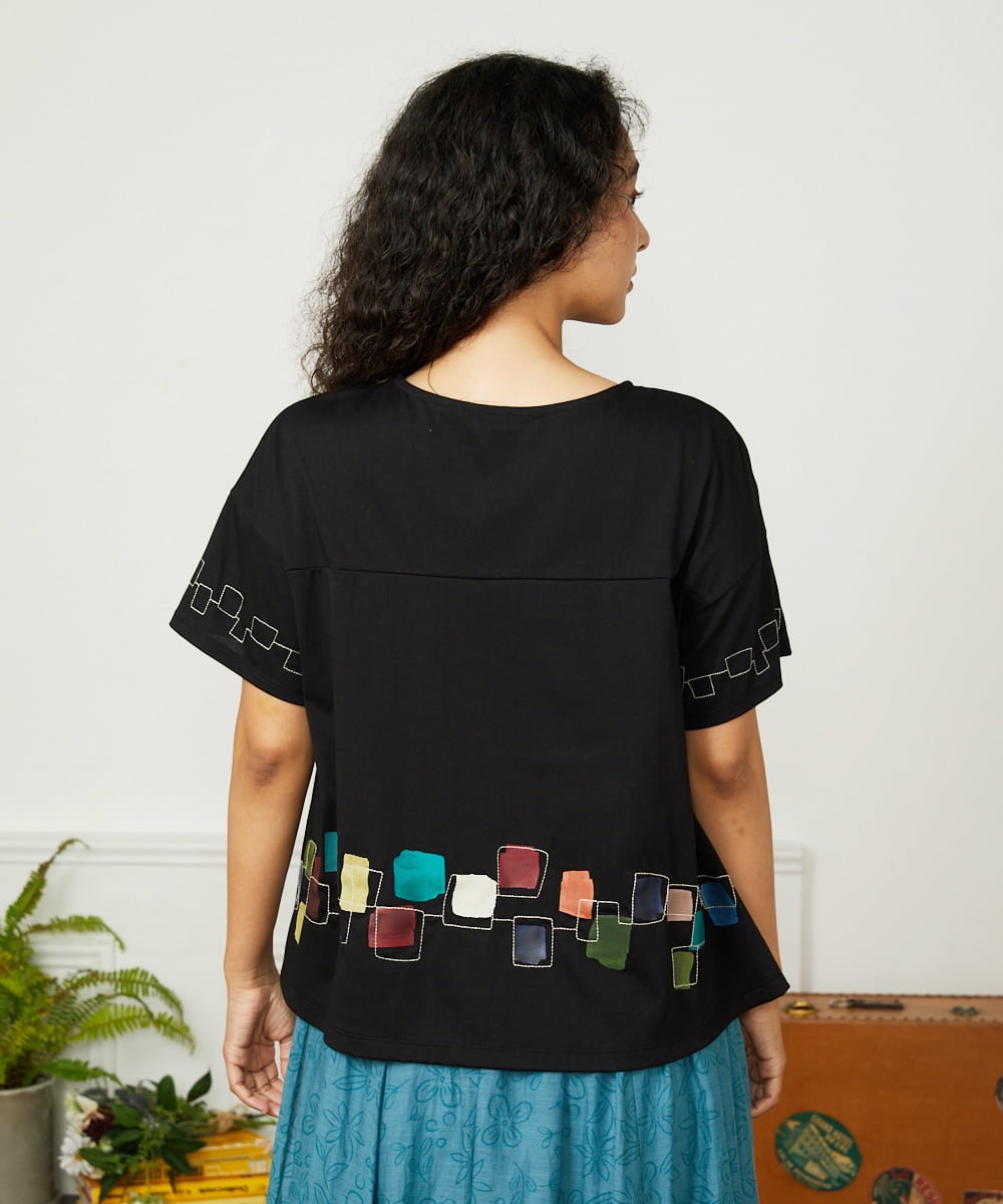 GJKJA02180 Jocomomola(ホコモモラ) 【接触冷感】Puerta de sol クラフト刺繍カットソー ブラック