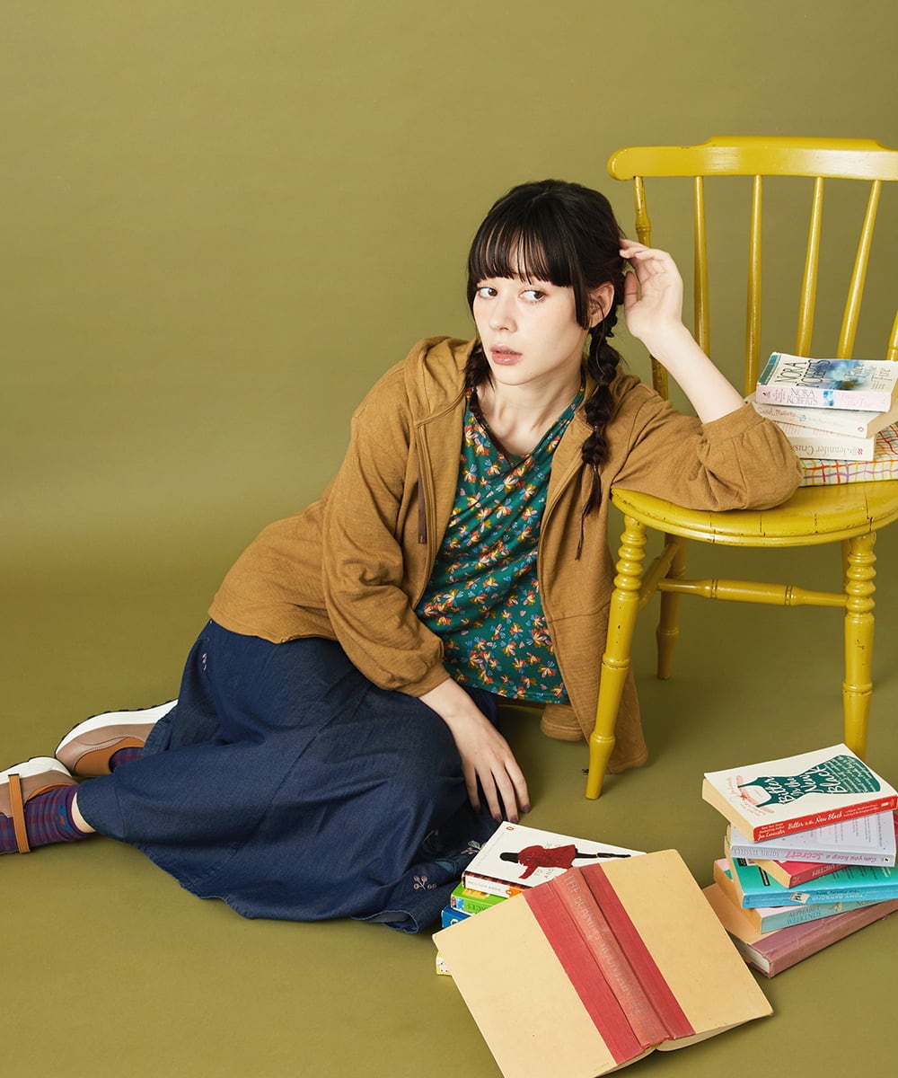 GJKJB42160 Jocomomola(ホコモモラ) Petalo フラワープリントカットソー ブラック