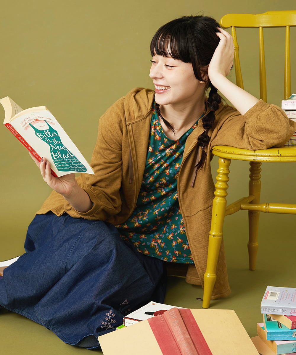 GJKJB42160 Jocomomola(ホコモモラ) Petalo フラワープリントカットソー ブラック