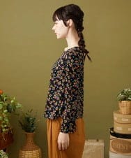 GJKJB42160 Jocomomola(ホコモモラ) Petalo フラワープリントカットソー ブラック