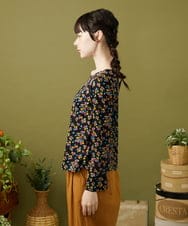 GJKJB42160 Jocomomola(ホコモモラ) Petalo フラワープリントカットソー ブラック