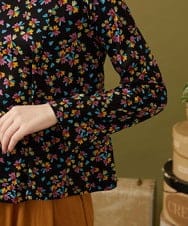 GJKJB42160 Jocomomola(ホコモモラ) Petalo フラワープリントカットソー ブラック