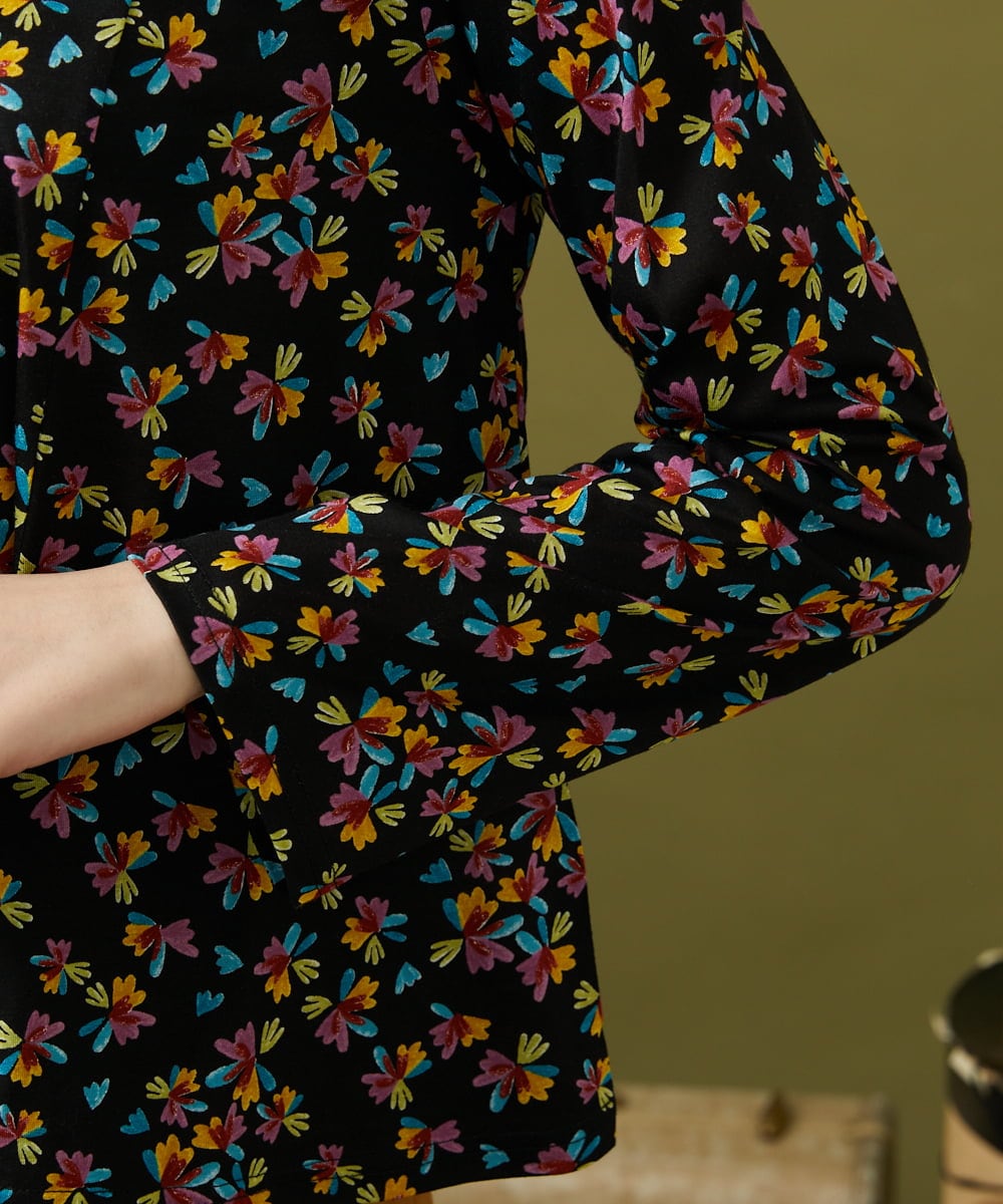 GJKJB42160 Jocomomola(ホコモモラ) Petalo フラワープリントカットソー ブラック
