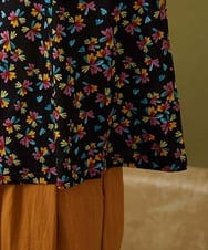 GJKJB42160 Jocomomola(ホコモモラ) Petalo フラワープリントカットソー ブラック