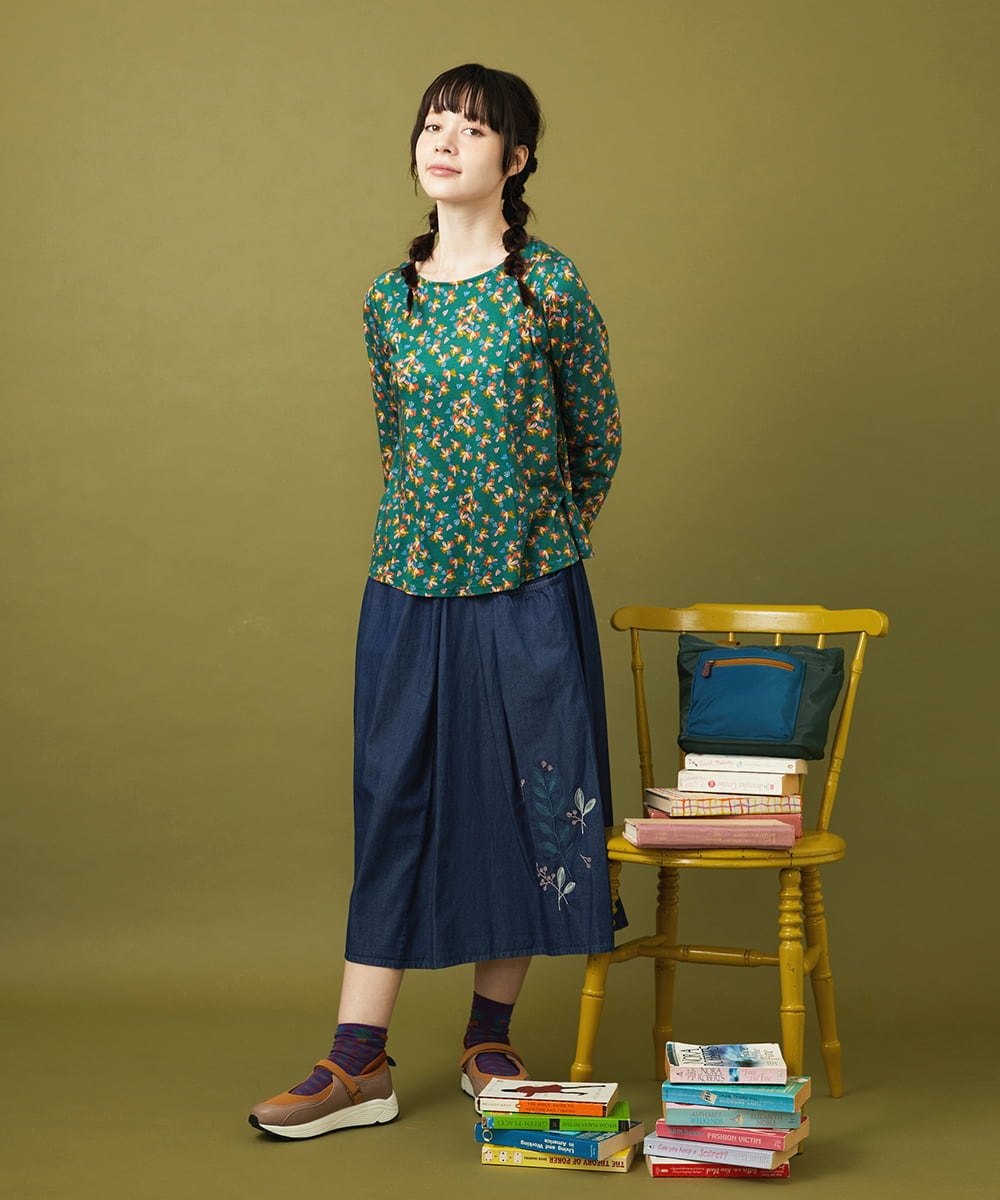 GJKJB42160 Jocomomola(ホコモモラ) Petalo フラワープリントカットソー ブラック