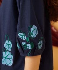 GJKJD32150 Jocomomola(ホコモモラ) 【接触冷感】Amigo フラワー刺繍プリントカットソー ネイビー
