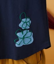 GJKJD32150 Jocomomola(ホコモモラ) 【接触冷感】Amigo フラワー刺繍プリントカットソー ネイビー