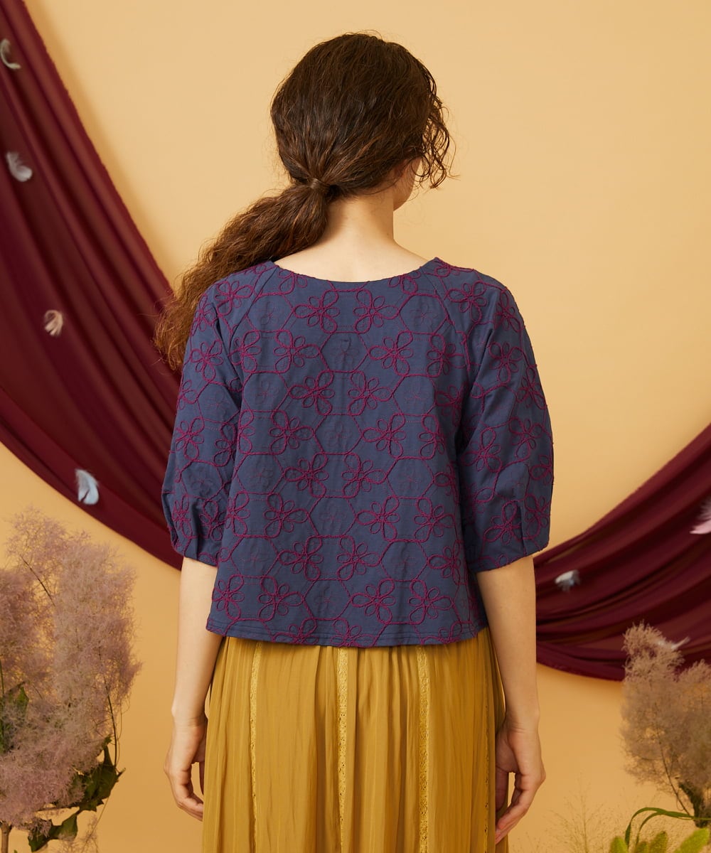 GJKJD34200 Jocomomola(ホコモモラ) 【2WAY】Sacudida フラワーコード刺繍カットソー ネイビー