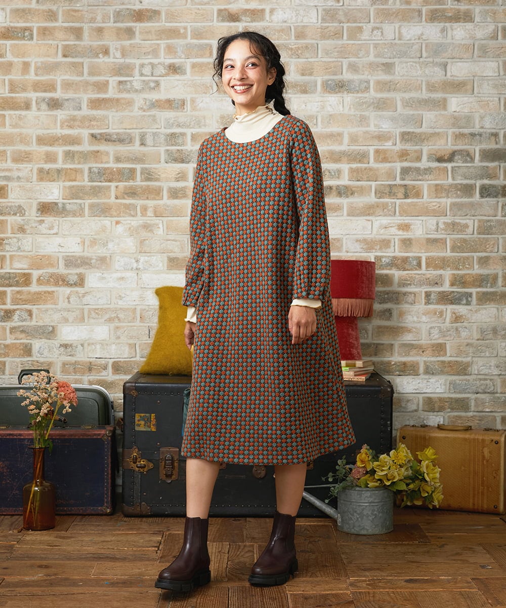 GJKLA32110 Jocomomola(ホコモモラ) レーヨンベアフライス フラワーモチーフハイネックカットソー グリーン