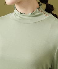 GJKLA32110 Jocomomola(ホコモモラ) レーヨンベアフライス フラワーモチーフハイネックカットソー グリーン