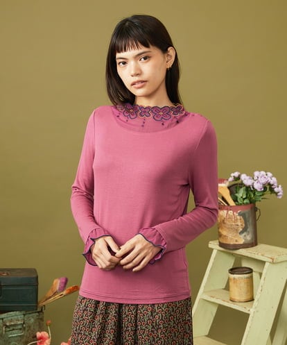GJKLD31120  レーヨンベアフライス フラワー刺繍シフォンフリルカットソー
