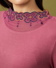 GJKLD31120 Jocomomola(ホコモモラ) レーヨンベアフライス フラワー刺繍シフォンフリルカットソー ピンク
