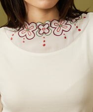 GJKLD31120 Jocomomola(ホコモモラ) レーヨンベアフライス フラワー刺繍シフォンフリルカットソー アイボリー