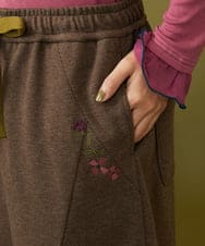 GJLAH43200 Jocomomola(ホコモモラ) 【ダブルポイント】カットソーフラワー刺繍パンツ ブラウン