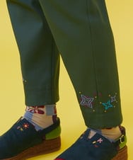 GJLDA33180 Jocomomola(ホコモモラ) カラーツイル 刺繍入りテーパードパンツ グリーン
