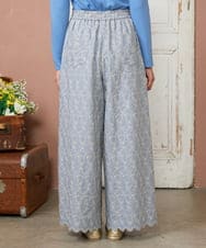 GJLDE41240 Jocomomola(ホコモモラ) フラワースカラップ総刺繍ワイドパンツ ブルー