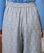 GJLDE41240 Jocomomola(ホコモモラ) フラワースカラップ総刺繍ワイドパンツ ブルー