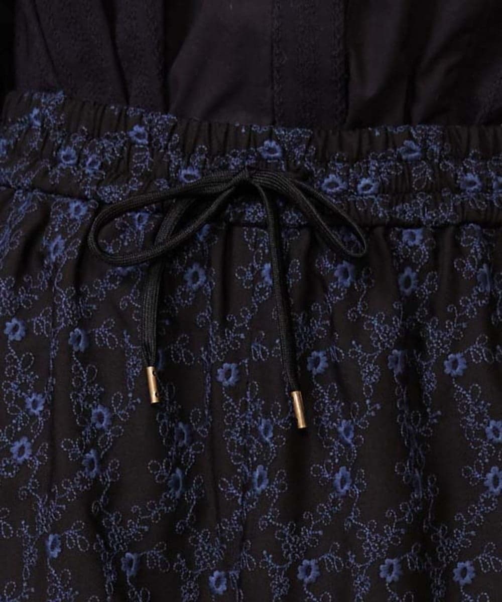 GJLDE41240 Jocomomola(ホコモモラ) フラワースカラップ総刺繍ワイドパンツ ブラック