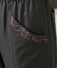 GJLFD33200 Jocomomola(ホコモモラ) Facil 刺繍入りツイルワイドパンツ ダークグレー