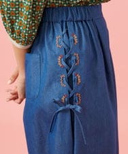 GJLGE42200 Jocomomola(ホコモモラ) Flor デニム 刺繍入りレースアップワイドパンツ ブルー
