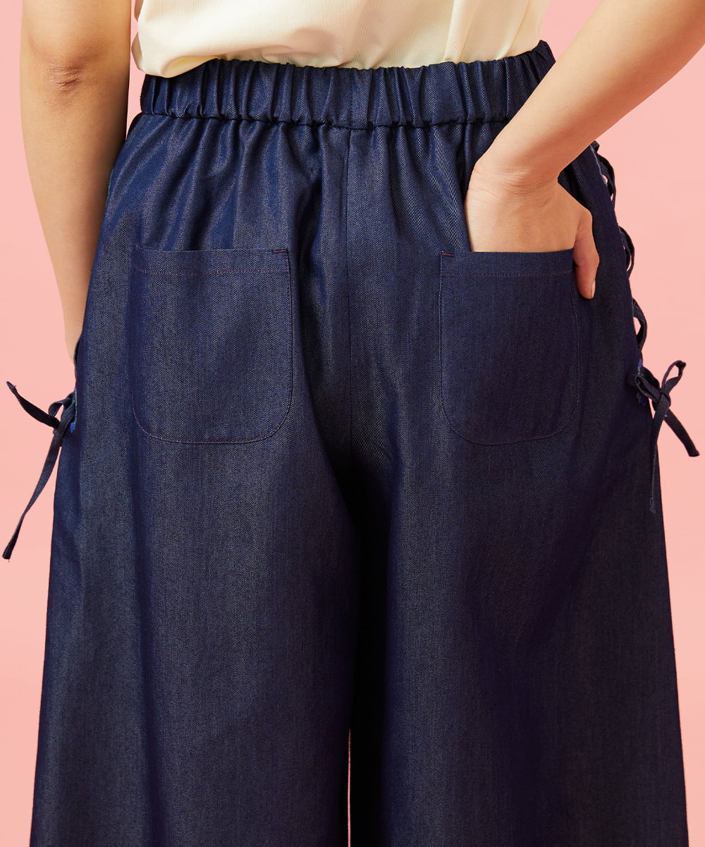 GJLGE42200 Jocomomola(ホコモモラ) Flor デニム 刺繍入りレースアップワイドパンツ ネイビー