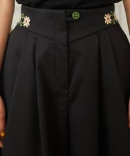GJLHA31200 Jocomomola(ホコモモラ) Monotono フラワー刺繍ワイドパンツ ブラック