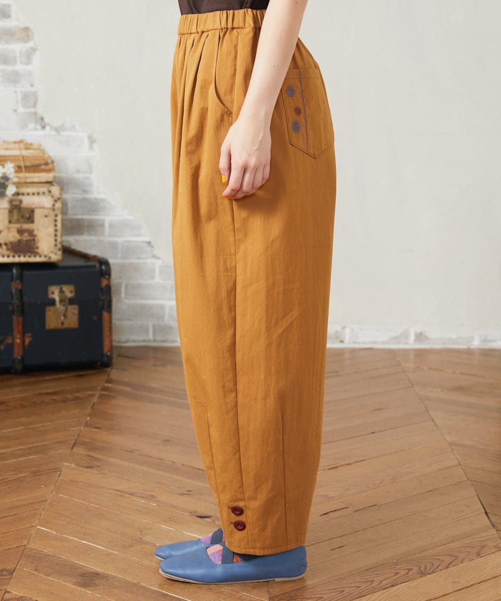 GJLJB37200 Jocomomola(ホコモモラ) 【早割10％OFF】カーブシルエットワイドパンツ キャメル