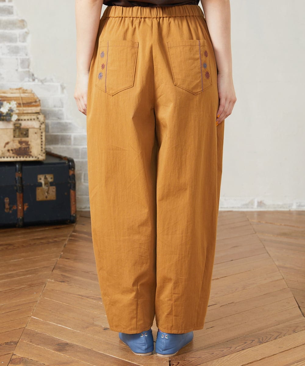 GJLJB37200 Jocomomola(ホコモモラ) 【早割10％OFF】カーブシルエットワイドパンツ キャメル