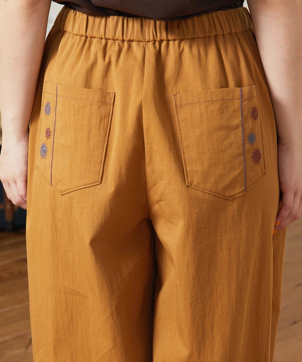 GJLJB37200 Jocomomola(ホコモモラ) 【早割10％OFF】カーブシルエットワイドパンツ キャメル