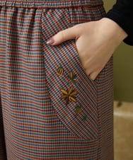 GJLLA32200 Jocomomola(ホコモモラ) T/Rドビー フラワー刺繍ワイドパンツ ダークブラウン