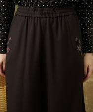 GJLLA32200 Jocomomola(ホコモモラ) T/Rドビー フラワー刺繍ワイドパンツ ダークブラウン