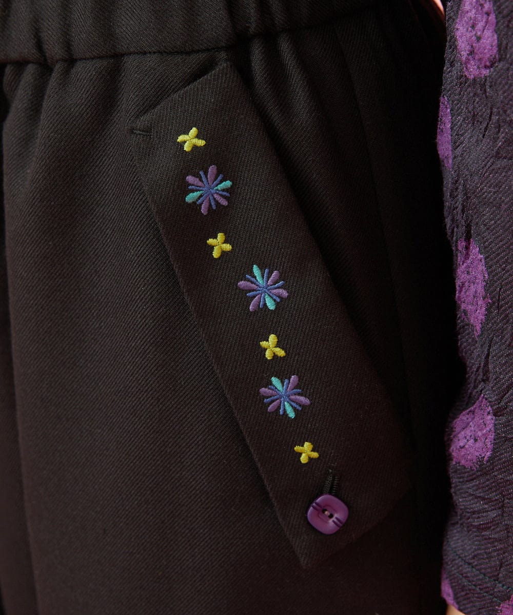 GJLLD38200 Jocomomola(ホコモモラ) Repetir フラワー刺繍ワイドパンツ ブラック