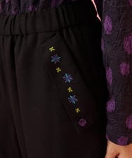 GJLLD38200 Jocomomola(ホコモモラ) 【ダブルポイント】フラワー刺繍ワイドパンツ ブラック