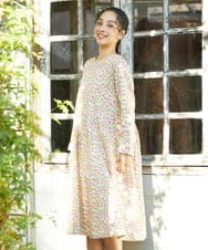 GJPCD30280 Jocomomola(ホコモモラ) Rocinante フラワープリント裏毛ワンピース アイボリー