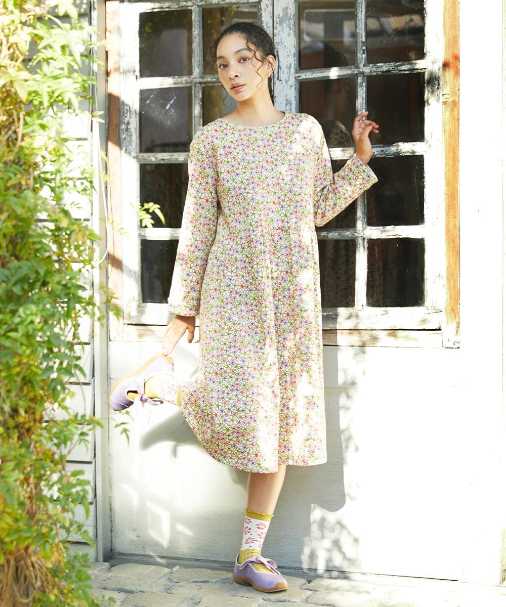 GJPCD30280 Jocomomola(ホコモモラ) Rocinante フラワープリント裏毛ワンピース アイボリー