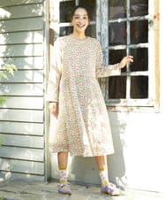 GJPCD30280 Jocomomola(ホコモモラ) Rocinante フラワープリント裏毛ワンピース アイボリー